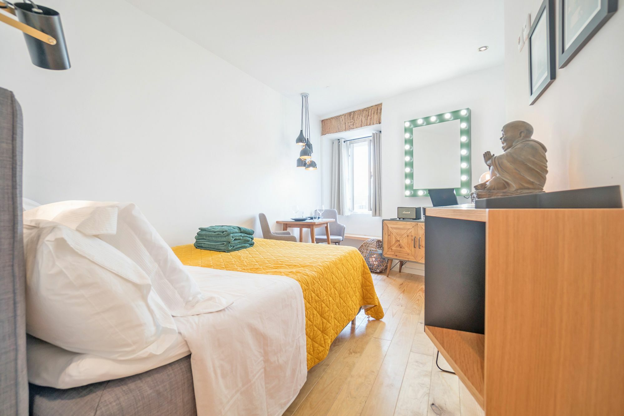 Largo Trigueiros Light-filled Loft